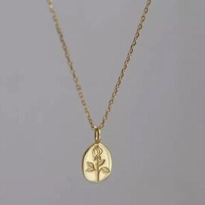 Gold Flower Pendant Necklace